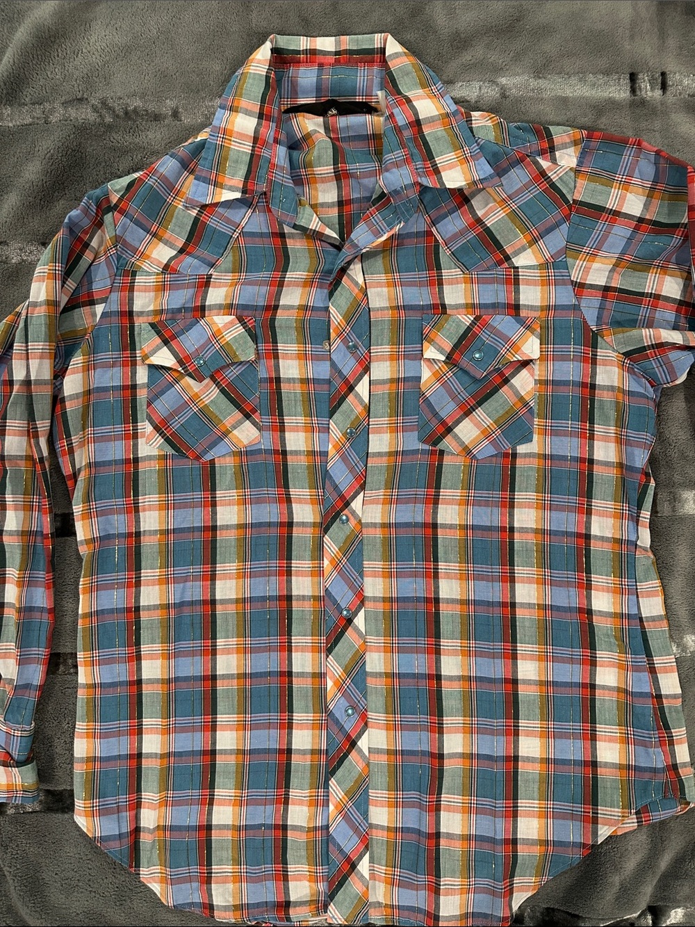 Gorgeous Vintage Sears Pearl Snap Shirt. L Plaid with gold thread throughout! 🏜️